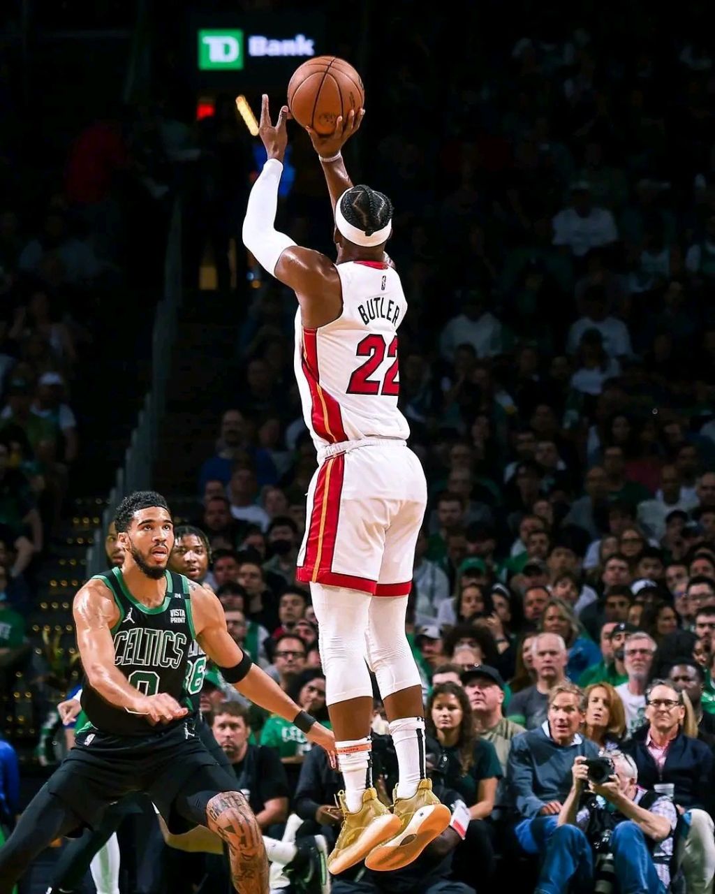 热火惜败骑士，巴特勒分成空