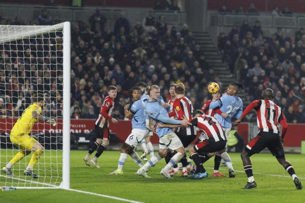 泰山重伤倒地，格列兹曼全队围拢祈祷，场面感人的简单介绍