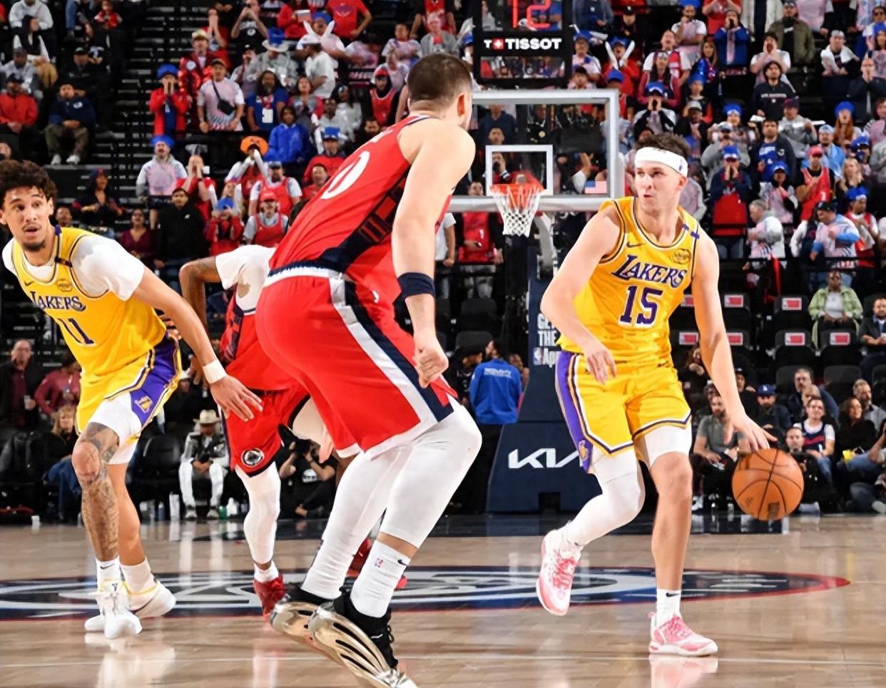 包含詹姆斯陷入低谷，快船连败，连续三场30+球队命运悬念！的词条