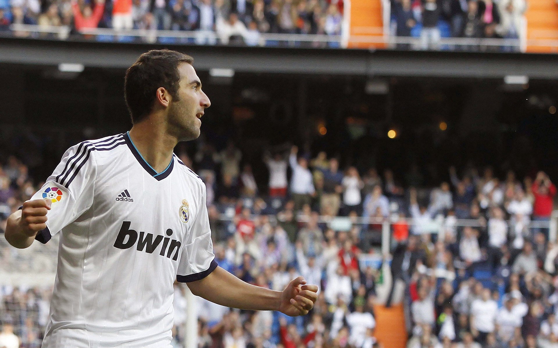 凯恩连续五场比赛得分超过高光表现，雄鹿挑战极限！